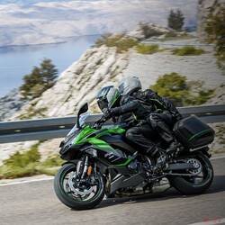  旅したい？特別仕様「Ninja 1000SX PLAZA EDITION」だったら、最初からパニアケースがセット！　　