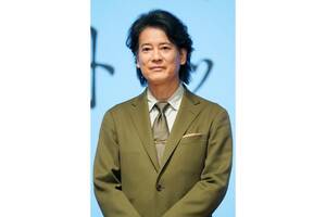 「唐沢寿明」の“愛車”「高級スポーツカー」登場！ 「山口智子」と夫妻で乗る「ポルシェ」どんなモデル？