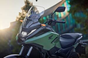 アドベンチャーバイクのテイストを盛り込んだホンダの「クロスオーバーバイク」は何が魅力？ 新型「NC750X」はバイク界の新スタンダードになるか？