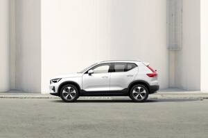 ボルボ、内燃機関コンパクト『XC40』に次世代UXを導入。ハイエンドグレード“ウルトラB3”も追加設定