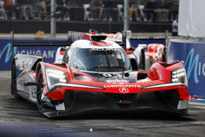 アキュラに勝利をもたらした残り数分の逆転劇。バン・デル・ザンデがバトルを振り返る／IMSAデトロイト
