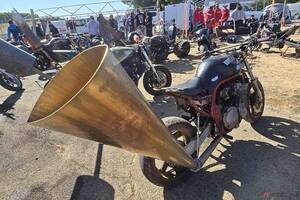 取り締まる事はできないの？ ウルサすぎる!! 爆音で走るバイクたち