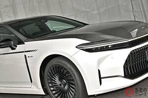 トヨタが「“新”クラウンセダン」を初公開！ 全長5m級“正統派セダン”の「斬新・白銀2トーン仕様」が凄い！ 専用豪華内装で「所有感」満たす特別仕様車「THE 70th」をS耐で披露