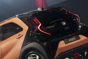 【英国】トヨタ新型「最小SUV」発表！ 全長約3.8mのコンパクトボディ×最新パワフルユニット搭載！ 斬新デザインの「アイゴX ハイブリッド」25年末に発売へ