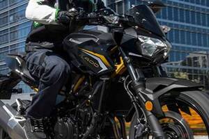ブラック基調のシブい一台!! カワサキ「Z」シリーズのミドルクラスモデル「Z400」2026年モデル発売