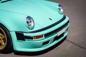 F1用の1.5L V6エンジン搭載した「ポルシェ911 TAGターボ」！モントレーオークションで約2.8億<span class=