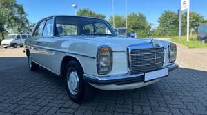 【このメルセデスW115なんぼ？】アメージング！走行距離たった2万4千km　51年前の縦目ベンツがたったの295！何で？買いに行きたい・・・