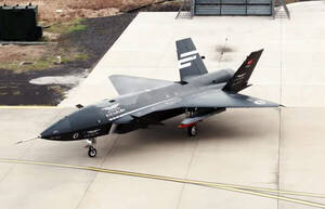 アメリカや欧州をリード？「無人戦闘機」が降着装置を収納し高速飛行 ミサイルも搭載 トルコ