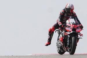 【MotoGP】アプリリアのマルコ・ベッツェッキ、20番グリッドから追い上げ8位に「ベストを尽くしたし文句はない」｜アラゴンGP
