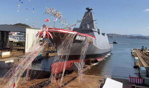 海自の「最新ステルス艦」が“本州最北”に配備！ ベテラン艦が多い基地に久々の新顔
