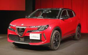 アルファロメオ、新型コンパクトSUV「ジュニア」発売　マイルドHVと初のEVも設定　420万円から