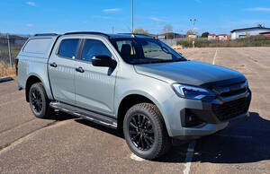 いすゞ『D-MAX』に英国らしい“田園仕様”の新型「ハンツマン」登場