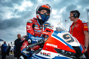 鈴鹿8耐：Honda HRC、骨折のレクオーナに代わりSBKのビエルゲを起用
