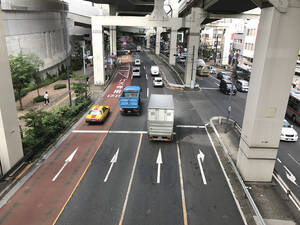 あれ、ここ右折レーンじゃん！　右折レーンからやっぱりやめて直進……は違反？