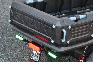 スズキの「斬新“1人乗りミニ軽トラ”」が使い勝手サイコー！ 免許不要で高齢者にピッタリ！ 後ろの荷台に「最大30kg」載せられる「SUZU-CARGO」市販化に期待！