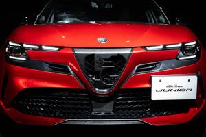 伝説の名車「ジュニア」が復活！アルファロメオの魂を宿した新型コンパクトSUVの走りに痺れる