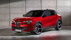 発表後わずか1週間でモデル名変更　アルファロメオの新型SUVの名前は「ミラノ」から「ジュニア」へ　一体何があったのか？
