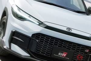トヨタ新型「カローラクロス」発表！ 初設定の「GRスポーツ」がほぼ完売状態!? 走りがスゴい2リッターエンジン×高性能4WD搭載！ “最上級グレード”に注目集まる！