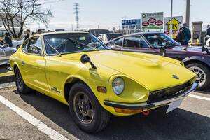 教え子の実家に眠っていた日産「フェアレディZ432」を路上復帰！ 20年以上不動だった納屋物件を自分たちでレストア…エンブレムは盗難対策でステッカーに