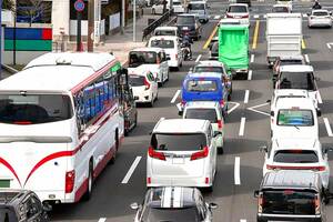 幹線道路沿いに住むと「不妊リスク」が高まる？ 英国研究が明らかにした、クルマ由来「PM2.5」の笑えない影響とは