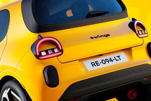 約353万円！ 新型「コンパクトカー」発表！ 全長約3.8mサイズ×斬新な“半丸目デザイン”がカッコいい！ “最高にちょうどいい”5ドアハッチ新型ルノー「トゥインゴ」欧州発売へ