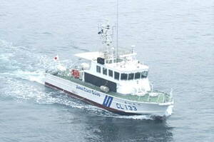 海保の巡視艇が哨戒中に「まさかの動物」と遭遇！  “尻尾を振りながら泳ぐ姿”を捉えた映像が注目集める