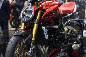 MVアグスタ「“新”ネイキッドモデル」世界初公開！ “新エンジン”採用でパワーアップした「ブルターレ・セリエ・オロ」イタリア登場 “美しすぎるスタイリング”にも注目