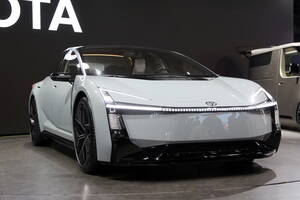 【トヨタ・カローラ・セダン・コンセプト】2026年で60周年！デザイナーに聞く、あえてセダンで挑戦する意味 #JMS2025