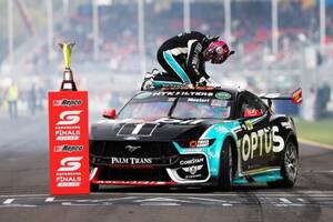 荒天の赤旗クラッシュやエンジン故障の波乱を経て、チャズ・モスタートが大逆転の初王者に／RSC最終戦