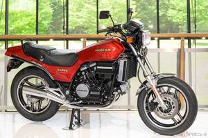 水冷90度V型4気筒エンジン搭載!!　バイクの近未来を示したホンダ「VF750セイバー」とは