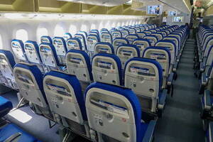 ANA機の「客室で見るモノ」たちがまさかの“一家に一個以上ある家具”に！ お値段は「1万5000円」、でも多分タフだぞコイツ…！