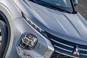三菱「新型SUV」発表！ 1.5リッター「直4」のMHV！ 「ラリーアート」も用意なんてサイコー！ 迫力“大盾顔”の「新アウトランダー」米国に登場へ