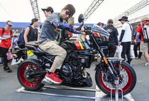 日本未導入モデルに「またがり放題」!? 鈴鹿8耐で新型『GSX-8T/TT』や話題の40周年記念モデルも