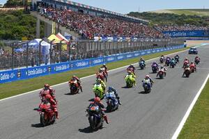 ”悪態”もライダーの個性のひとつ？　FIAの取り締まりとは正反対、基本原則を貫くMotoGP