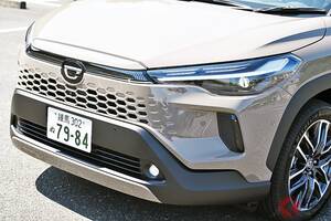 トヨタ新型「カローラクロス」何が変わった!? 全長4.5m“手ごろサイズ”に斬新「スッキリ顔」が超カッコいい！ 高性能「スポーツモデル」もある「トヨタの主力SUV」進化ポイントは？