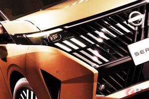 新車278万円！ 日産「“新型”セレナ」発表に反響殺到！ 「袴グリルが良い！」「買うしかない！」 斬新「左右非対称グリル」採用で大進化！ 高性能“パワフル4WD”も設定の「日産の要」2月に発売へ