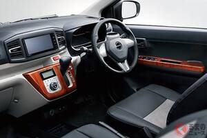 新車99万円から！ ダイハツ最新「“一番安い”乗用車」がスゴイ！ ｢めちゃ豪華内装｣の高級感＆渋さサイコー！ どこか懐かしい“昭和感”漂うレトロ仕様な「ミラ イース」の組み合わせって？