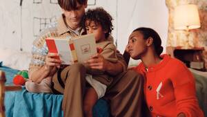 アミ・パリスが“家族の時間”を紡ぐ「アミ ホリデー」コレクションを発表！