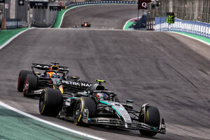 「あとは君に任せる」勝負を託された新人アントネッリが0.3秒差で2番手を守り抜く【F1第21戦無線レビュー（2）】