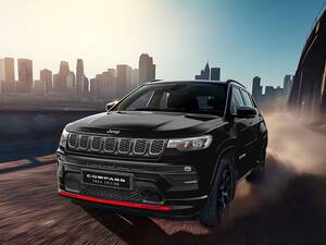 ジープ コンパスの限定車「トレイル エディション」が登場、レッドアクセントで「自由」「情熱」を表現