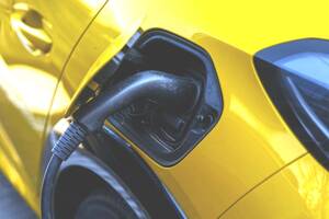 「EVはエコ」は嘘だった？ 最初の2年間、エンジン車より「3割も多くCO2排出」していた