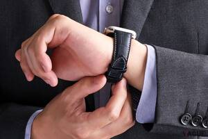 アップルウォッチが大人の上質感をまとう…ケースは松坂牛！ 時計バンドの老舗が手がけるアップルウォッチバンドとは