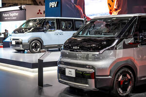 「ハイエース」にガチンコ勝負!? 斬新デザインの乗用＆商用バン、キア『PV5』が日本初上陸…ジャパンモビリティショー2025