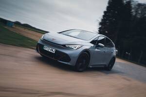 2025年版　自動車専門誌が選ぶ、最高のEV　10選　乗って楽しいゼロ・エミッション車