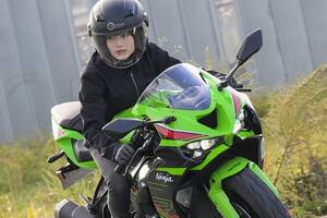 ロマンを感じる凄いマシン！ つぐみライダーがカワサキ「Ninja ZX-6R KRT EDITION」に乗る！