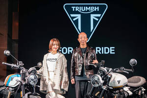 トライアンフの新型モデル発表会に平嶋夏海さんと小峠英二さんが登場「昔のトライアンフをそのまま改良したよう」