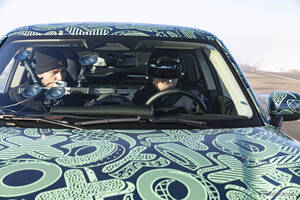 MINI、車窓の景色を鮮やかな仮想の世界に…新体験「MINI Mixed Reality」発表