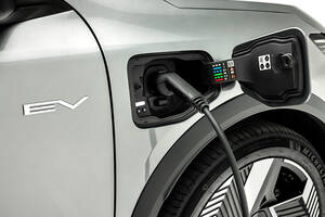 欧州で三菱がエクリプスクロスを発表……ってEV!?　名前は同じもまったく違うクルマの正体は「ルノーからのOEM車」だった