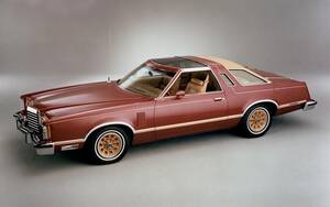 米国を代表する名車　フォード・サンダーバードの栄光と衰退（後編）　ダウンサイズと幕引き