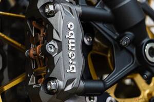 原付二種のスポーツモデルでも普及中！ なんだかゴツいキャリパー周り……「ラジアルマウントキャリパー」とは？